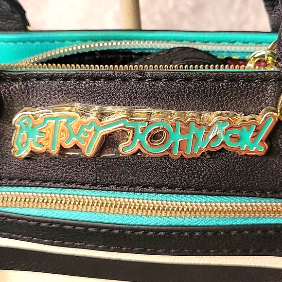 NWT Betsey Johnson Satchel w/Crossbody Strap - Picture 2 of 16